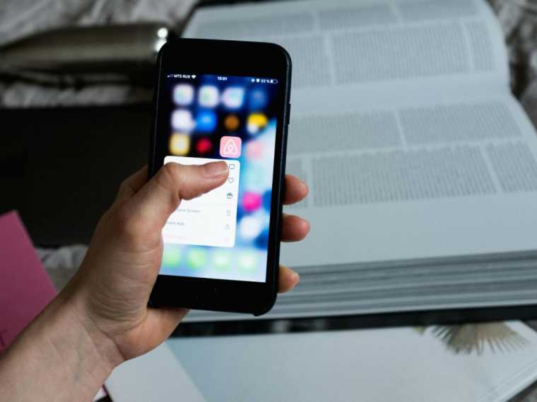 Crece el debate sobre el uso de los celulares en el ámbito educativo