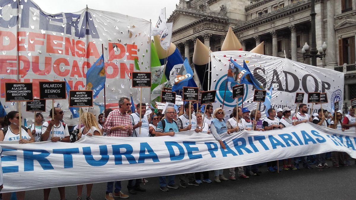 El Gobierno elimina la Paritaria Docente y declara servicio esencial a la educación