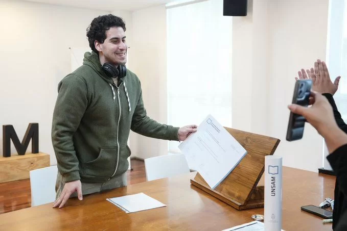 La UNSAM compartió la alegría de un nuevo ingeniero nuclear junto a su familia