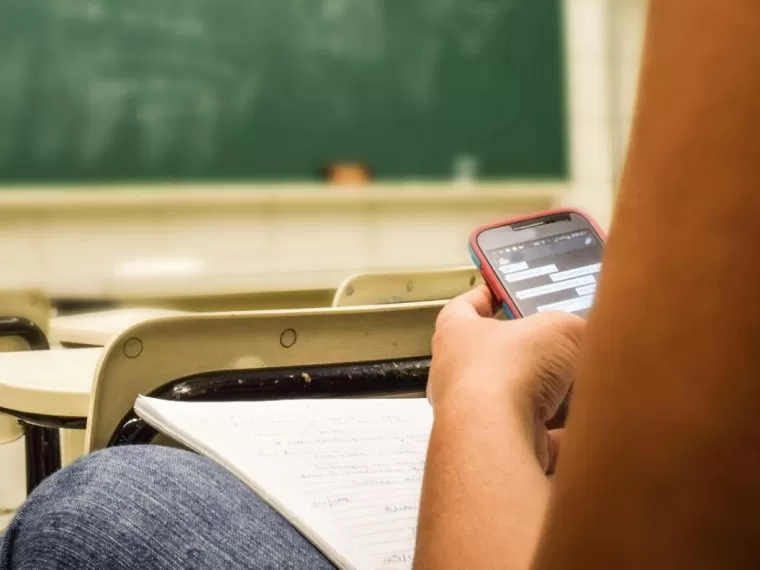 Estudiantes y pantallas: una mirada desde el aula