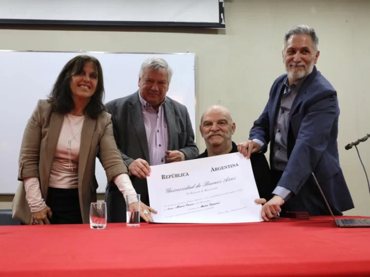 La UBA le otorgó el doctorado Honoris Causa a Martín Caparrós