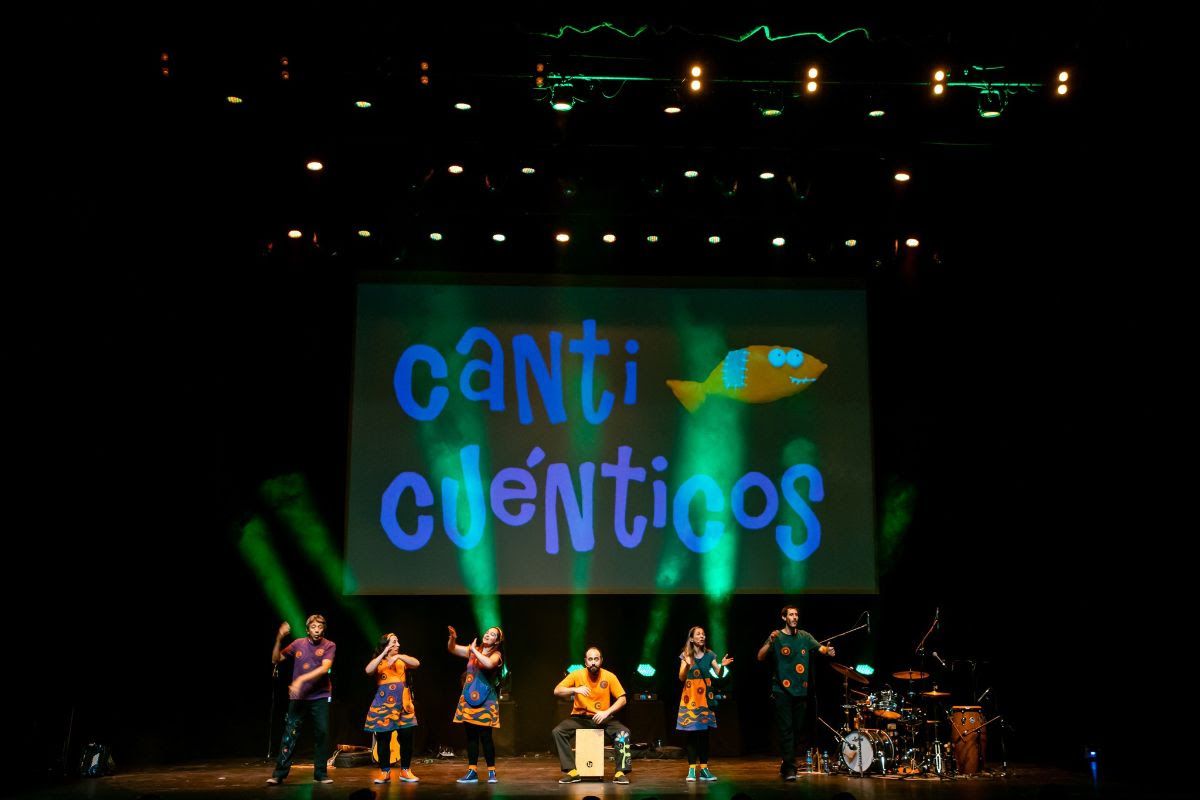 En la calle Corrientes, Canticunticos rinde tributo a las infancias, la Memoria y la Educacin