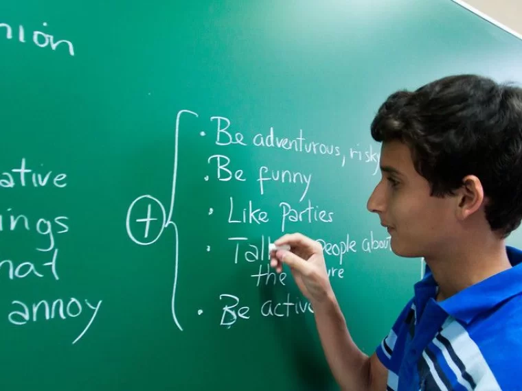 Enseñanza de inglés: sin política nacional y con disparidad entre provincias