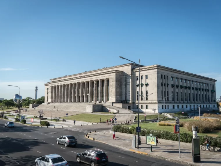 La universidad pública continúa liderando a nivel nacional y regional
