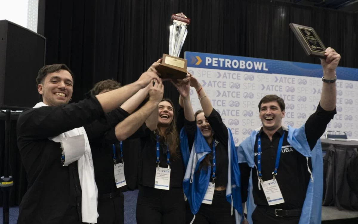 Estudiantes de la UBA salieron campeones mundiales en Ingeniería en Petróleo
