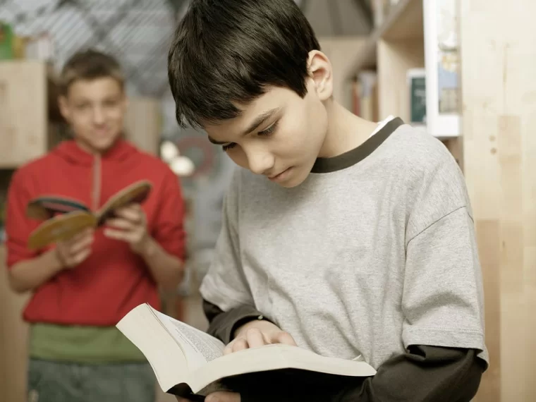 Por qué Suecia y otros países europeos volvieron a creer en los libros de papel