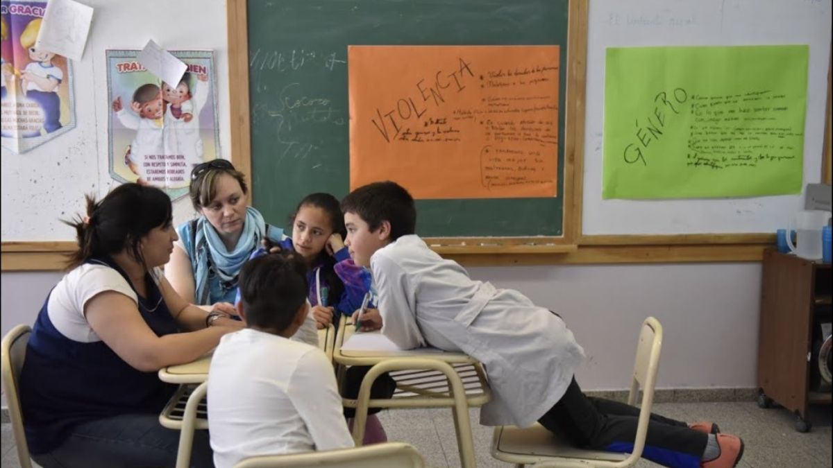 Casi dos tercios de los uruguayos apoyan la educaci�n sexual integral 