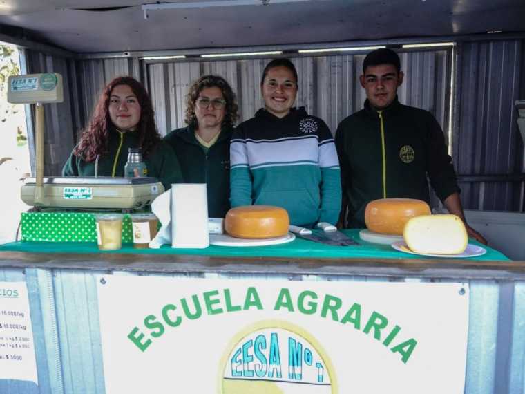 El gobierno bonaerense y la UNLP instalarán un laboratorio de avanzada en una escuela agraria de Alberti