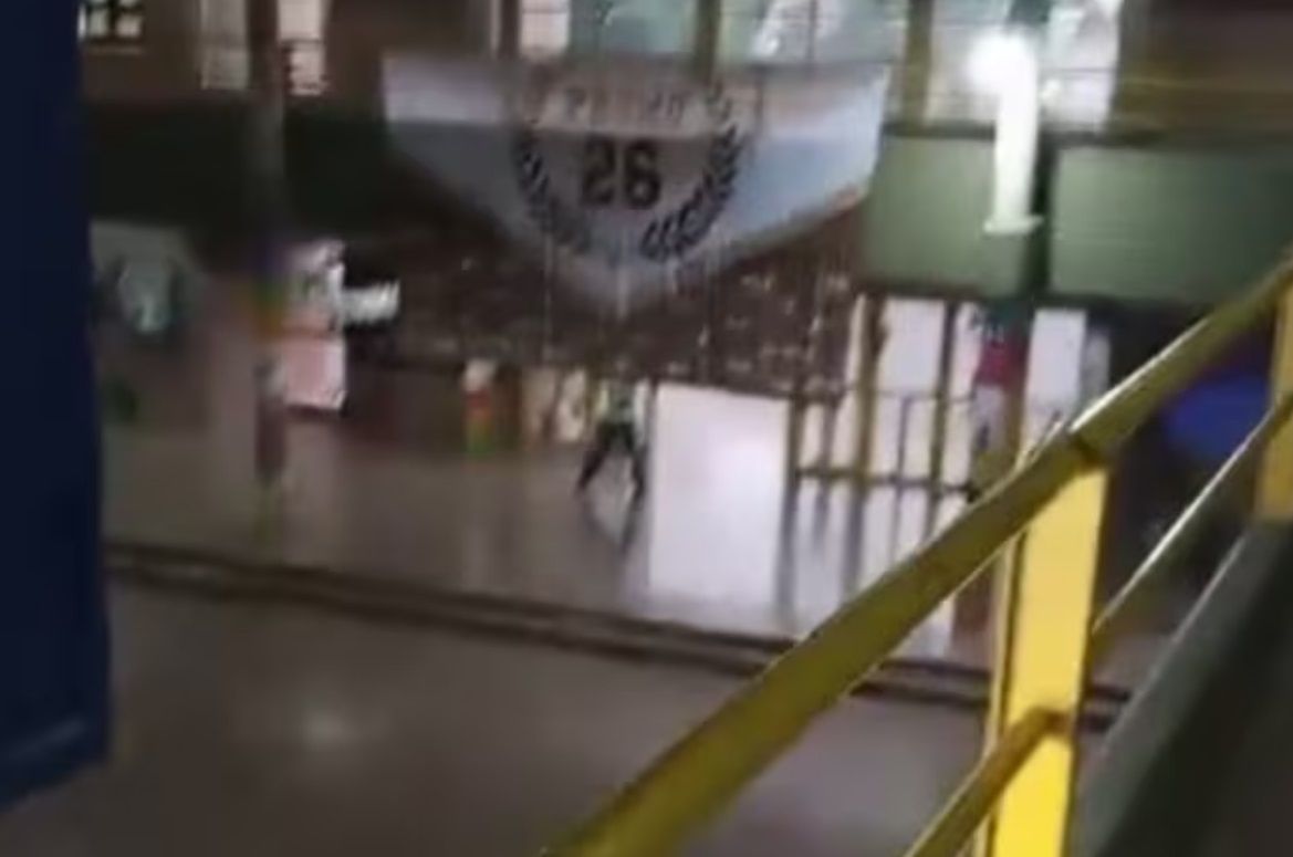 Un adolescente de 15 a�os mat� a un compa�ero de 13 e hiri� a otros ocho estudiantes en Santa Fe