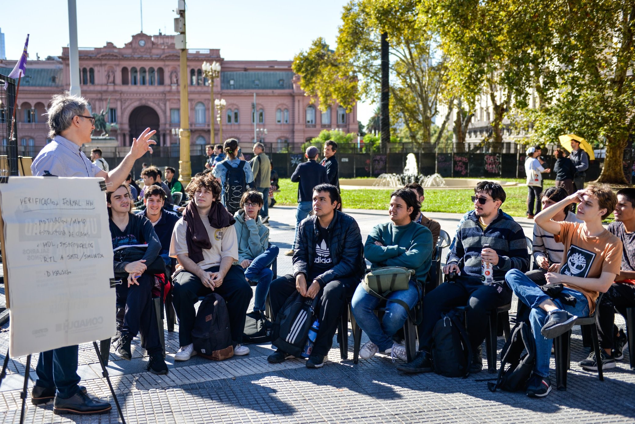 Clases públicas en Plaza de Mayo por el financiamiento universitario