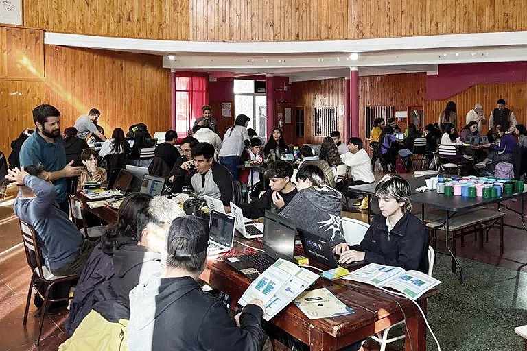 Avanza en Neuquén el taller de formación tecnológica para docentes y estudiantes