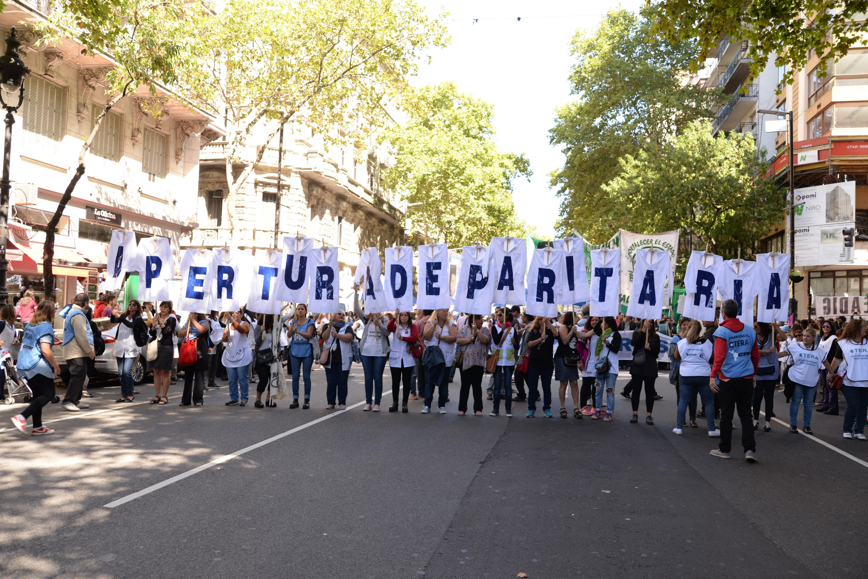 Gremios docentes universitarios logran que el Gobierno presente una oferta paritaria