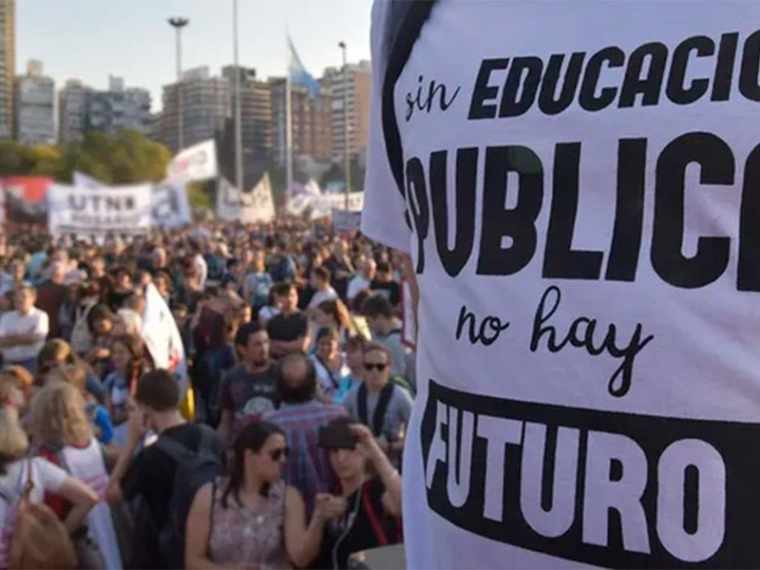 Por desacuerdo paritario no habrá clases en las universidades hasta el martes 22