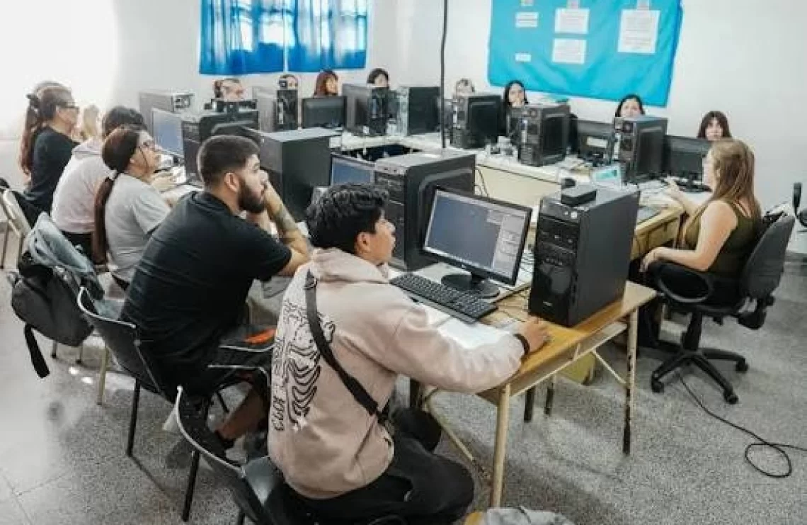 Proyecta PBA contempla tres niveles de formación, con acreditación por módulos.