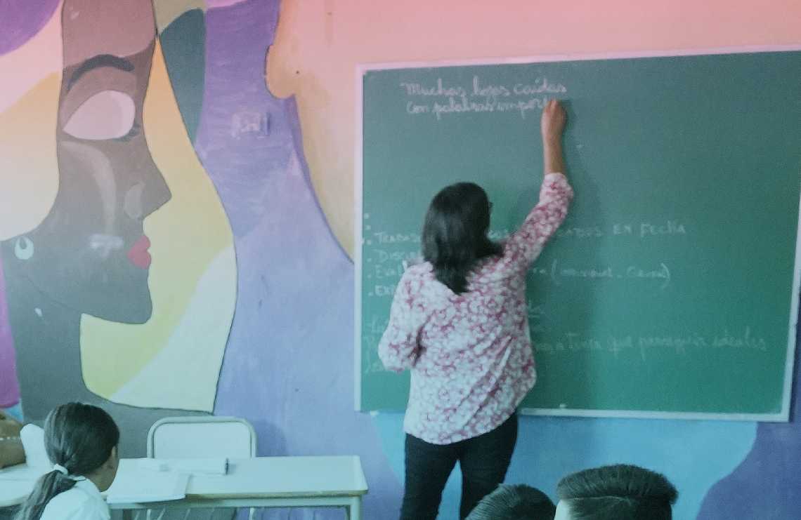 Faltan docentes y trabajadores con formación terciaria: el diagnóstico de OCDE para Argentina