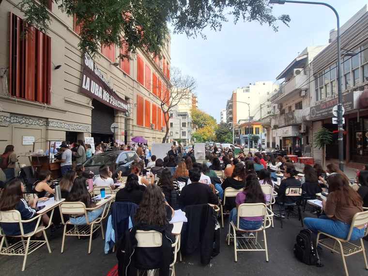 Clases públicas, tomas y videos: cómo la comunidad universitaria prepara la marcha
