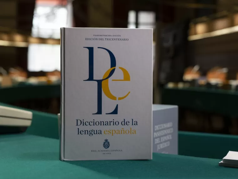 La RAE asegura que trabaja 