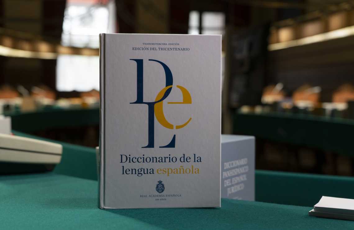 La RAE asegura que trabaja 